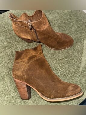 Sole Society Alexi Suede Ankle Boots 10 Brown